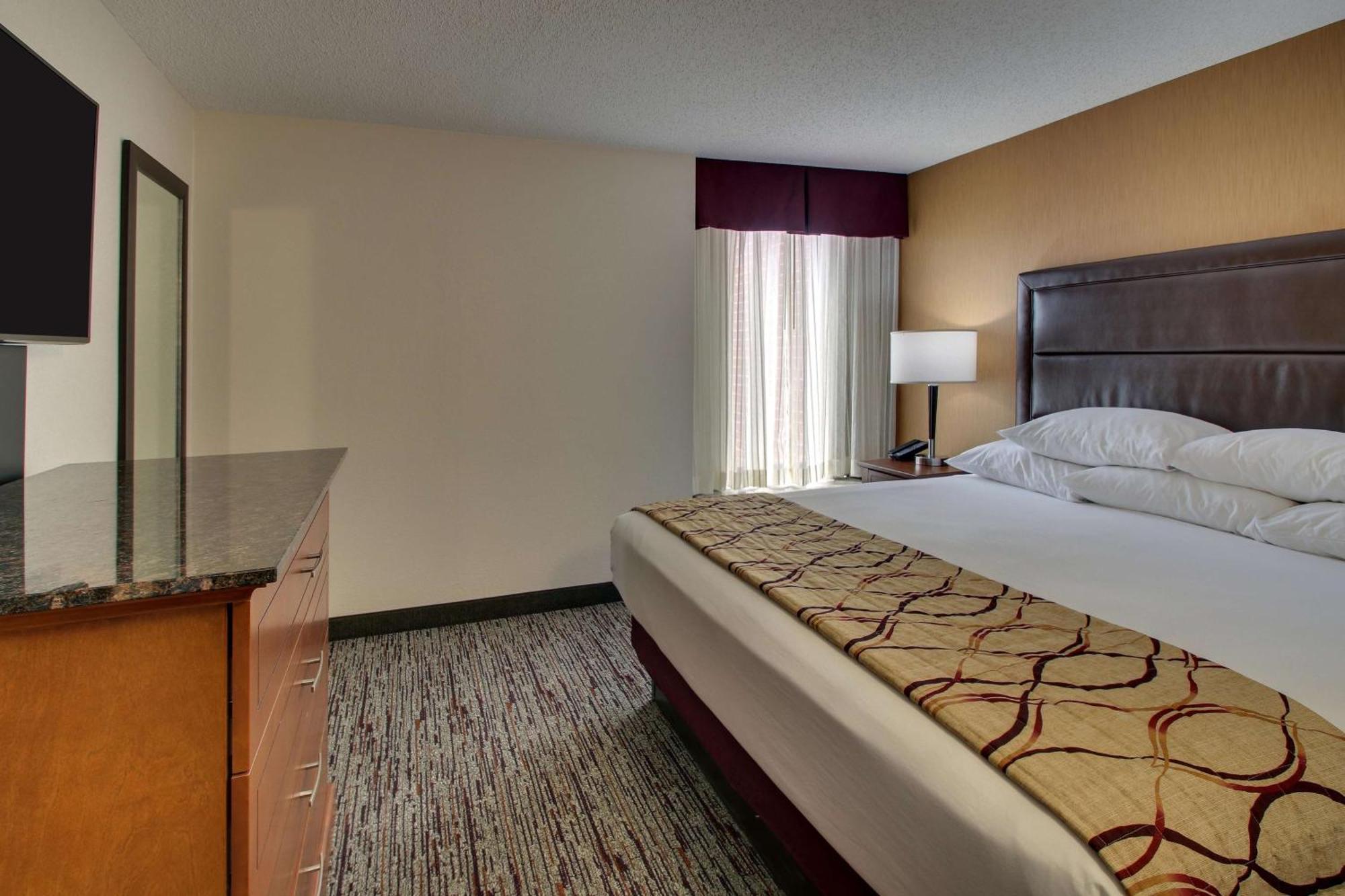 Drury Inn & Suites Bowling Green Bagian luar foto